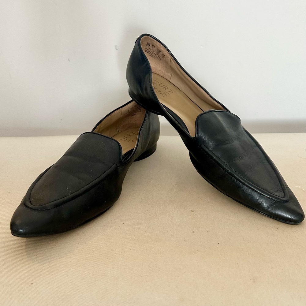 Naturalizer Black Pointed Toe Leather Loafers